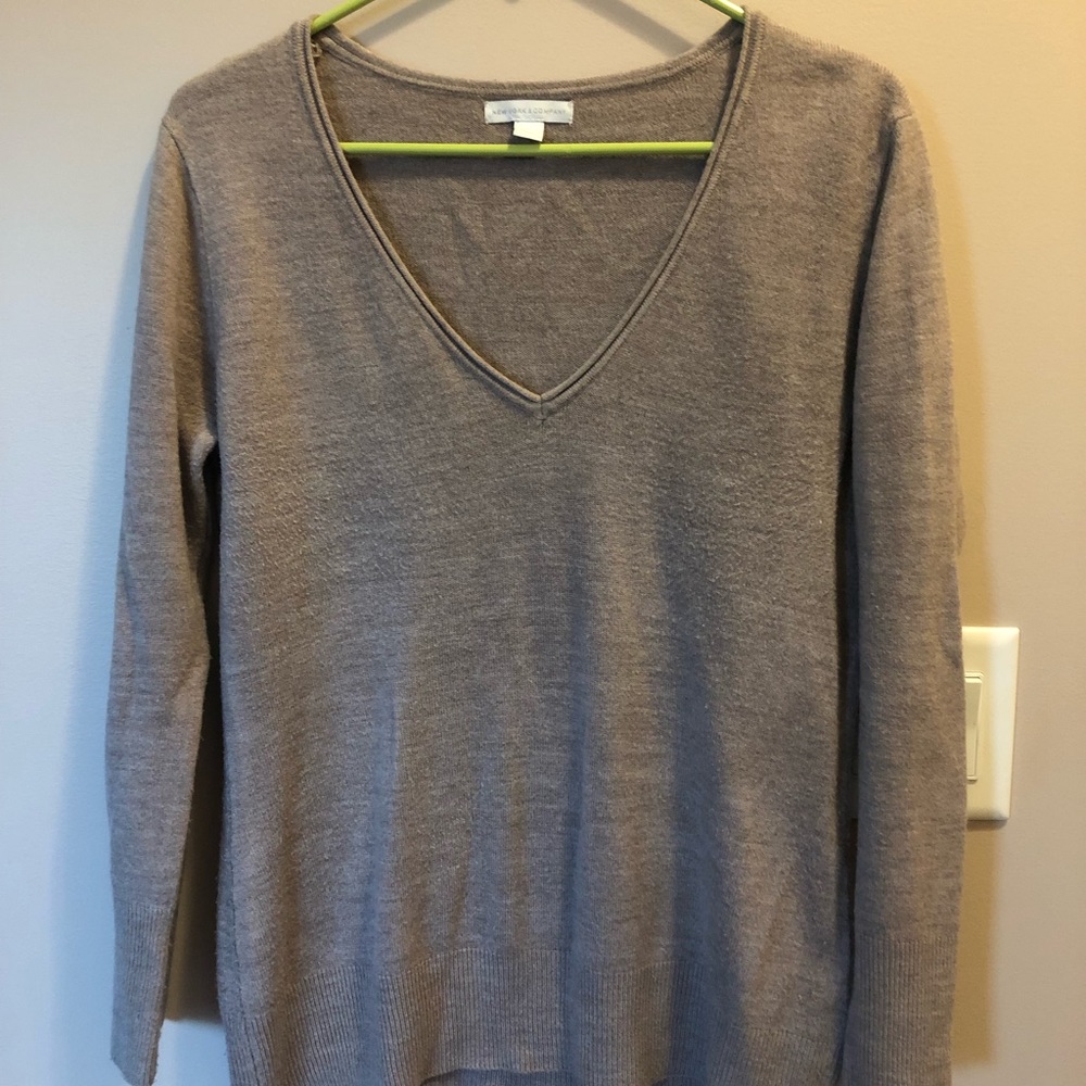 V-NECK SWEATER